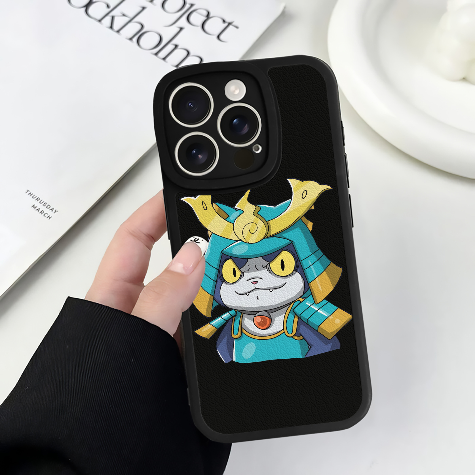 （画像用） 妖怪ウォッチ Yo-kai Watch 【iPhone 16シリーズ対応】シリコンスマホケース（レザー調） 材質：シリコン